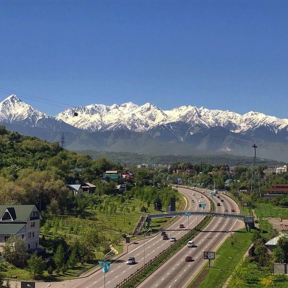 Maqan Hotel Almaty Exterior foto